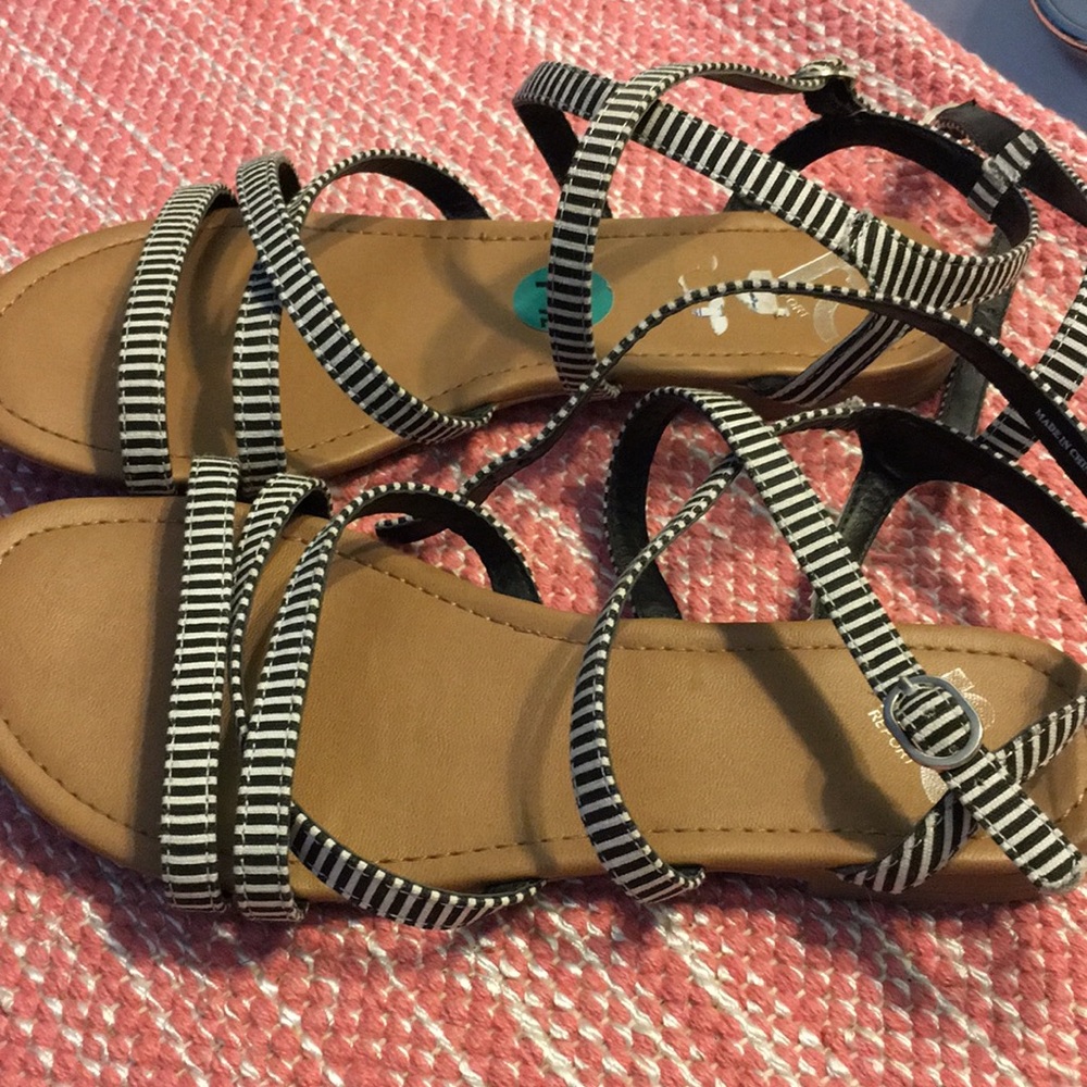 Sandles